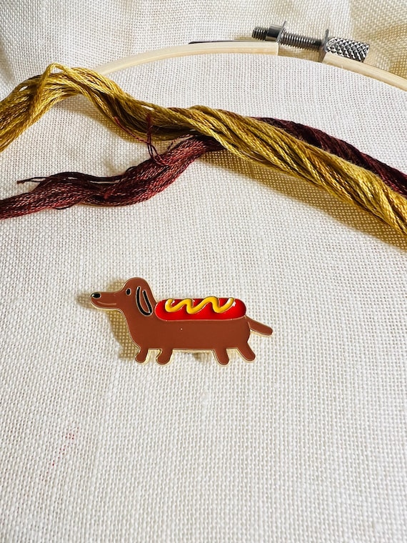Dachshund/ Wiener Dog Hot Dog Needle Minder