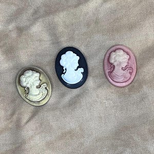 Large Cameo Needle Minder / Cover Minder / Thread Parking
