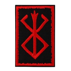 Può includere: Toppa da stirare ricamata rossa su sfondo nero con il simbolo del "Marchio del Sacrificio" dalla serie anime Berserk.