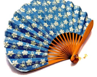 Leque dobrável de mão em crochê com bordado jeans japonês, perfeito para o verão, ideal para cosplay e como acessório de presente.