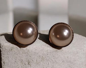 Elegante vintage goudkleurige clip-ons met parelknopen