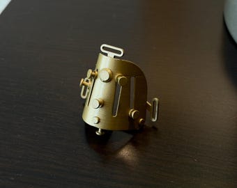 Neusbeugel van de lelijke stiefzuster (Elvira)