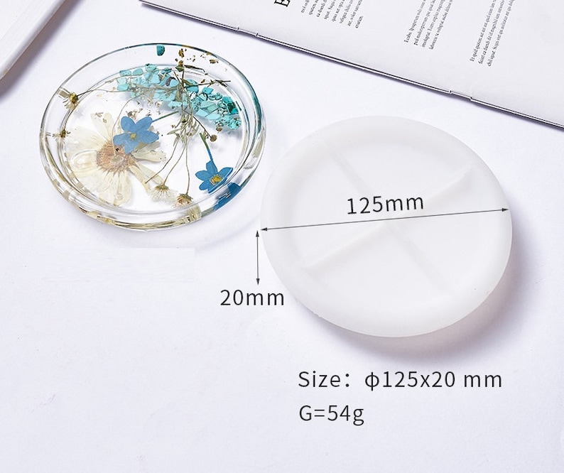May include: White silicone mold for resin casting, measuring 12.5 inches in diameter and 2 inches in height. The mold is divided into four sections. Size:  &Phi;125x20 mm G=54g