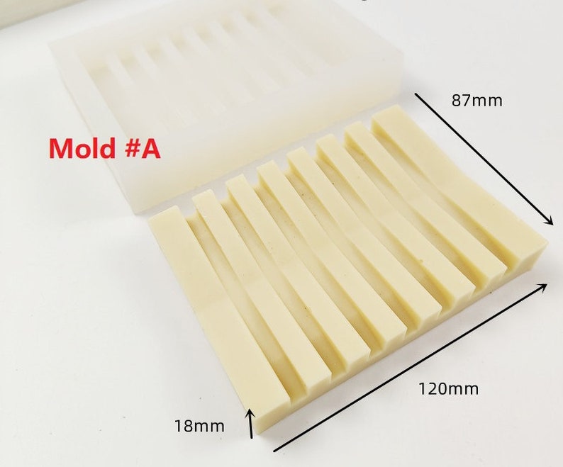 Op de afbeelding: Een beige siliconen mal met 10 rechthoekige sleuven. De mal is gemarkeerd met "Mold #A" en meet 120 mm bij 87 mm bij 18 mm.