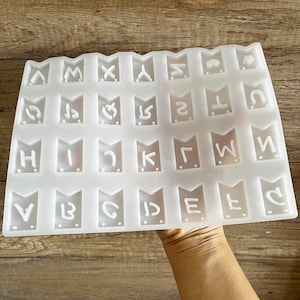Molde de silicone com 26 letras, molde de etiqueta de presente de alfabeto de Natal, molde de resina epóxi faça você mesmo, molde de chaveiro, molde de letras de corrente, moldes de pingente de resina UV