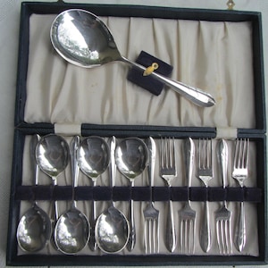 13 pc fruit set for 6  EPNS A1 silver plate forks, spoons and serving spoon, c1950 dessert flatware.  Boxed