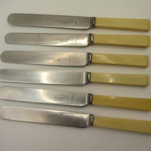 Set 6 antique table / dinner knives 24cm/9.5&quot; Firth stainless blades, faux bone handles. Martin Hall Sheffield cutlery. Wide round top blade
