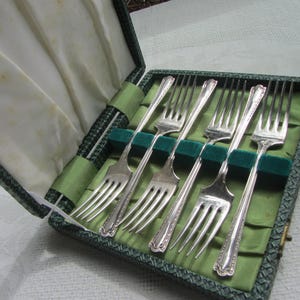 Set  6 mid century silver plated  salad forks  Art Deco. 14.5cm/5.75&quot;. Made in England. Boxed.