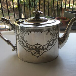 Large antique silver plated tea pot. James Dixon EPBM. 1.3litres/2 pints 6 cup teapot   Ref 205