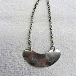 London 1924 Brandy Dekanter / Noggin Etikett, antikes Schnapsetikett aus Sterlingsilber von Goldschmiede und Silberschmiede Co Ltd. Flaschenanhänger