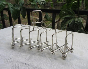 Expanding silver plated toast rack, six slice. Napkin holder, breakfast rack, letter/postcard storage.    Ref I