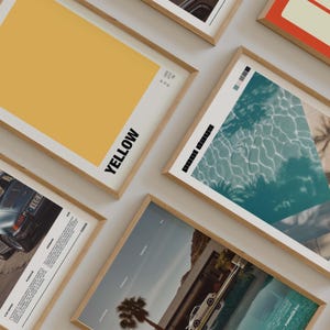 Puede incluir: Una colecci&oacute;n de impresiones enmarcadas con varios dise&ntilde;os, que incluyen una muestra de color amarillo, una escena de piscina, un autom&oacute;vil y un paisaje con una palmera. Los marcos son todos de madera y tienen un acabado natural.