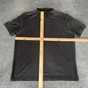 Camisa polo Tommy Bahama para hombre, talla XL, gris a rayas, manga corta, algodón, estilo casual, golf. imagen 5
