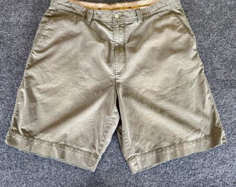 Tommy Bahama Shorts Mens 35 Green Flat Front Chino Casual Summer Vacation Golf