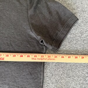 Camisa polo Tommy Bahama para hombre, talla XL, gris a rayas, manga corta, algodón, estilo casual, golf. imagen 6