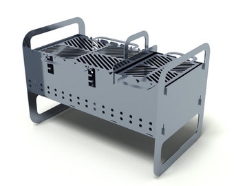Könnte beinhalten: Ein silberner Grill aus Metall für den Außenbereich mit zwei Grillflächen und einem Standfuß. Der Grill ist rechteckig und aus Metall.