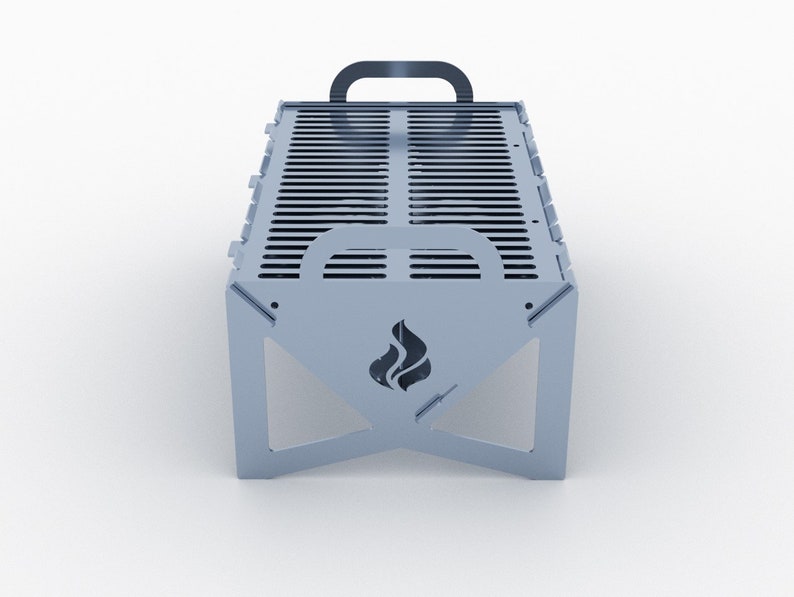 K&ouml;nnte beinhalten: Ein silberner Klappgrill mit einem Griff und einem Flammenlogo. Der Grill ist aus Metall und hat eine rechteckige Form.