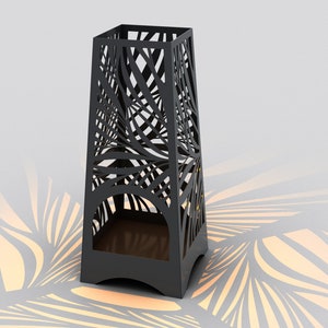Pode incluir: Fogueira de metal preto com um design geométrico. A fogueira é alta e estreita, com uma base quadrada e um topo retangular. O design é composto por uma série de linhas que se cruzam para criar um padrão de quadrados e retângulos.