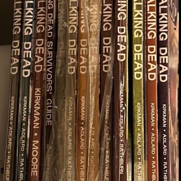 La collezione di graphic novel di The Walking Dead Volume non è del tutto completa, lotto in serie