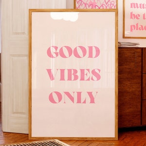 Impresión de Good Vibes Only, decoración de apartamentos en rosa claro, cita positiva, decoración de guardería para niñas, decoración de dormitorio universitario, póster de tipografía retro IMPRIMIBLE