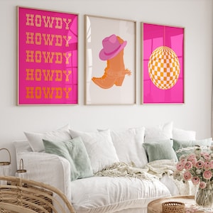 Juego de 3 impresiones de arte de pared de vaquera occidental, impresiones modernas, decoración de habitación preppy de color rosa intenso y naranja para adolescentes, impresión de &quot;Howdy&quot;, arte de pared de bola de discoteca, impresiones estéticas