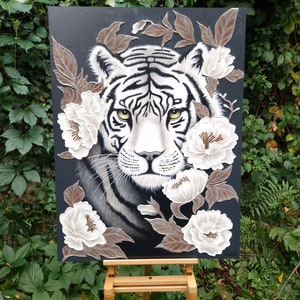 Tijger met pioen "Power in Love" KUNST op mdf-bord 3D-textuurkunst met bladgoud, gipskunst aan de muur