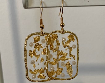 Festive earrings with glitter