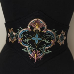 Embroidered corset belt