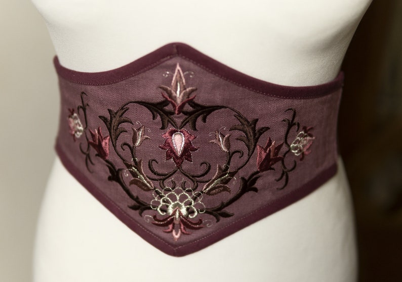 Embroidered linen corset belt Vieux rose