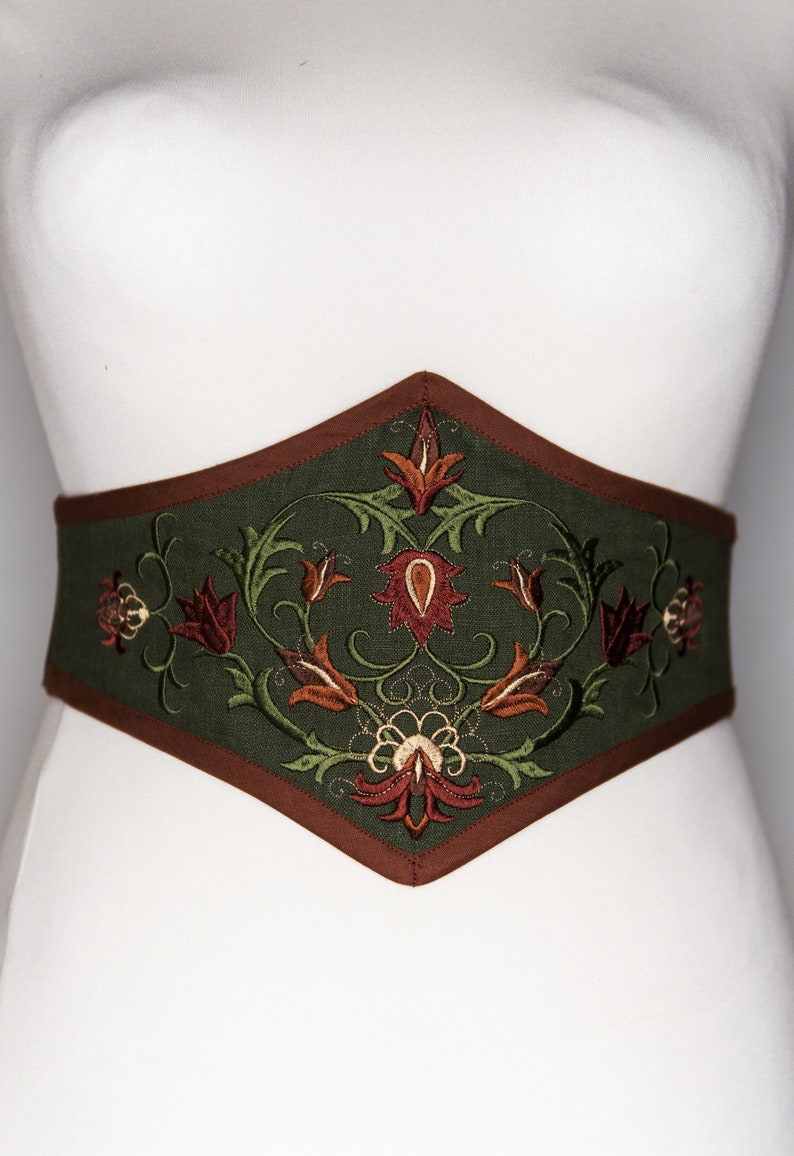 Embroidered linen corset belt Vert et cuivre