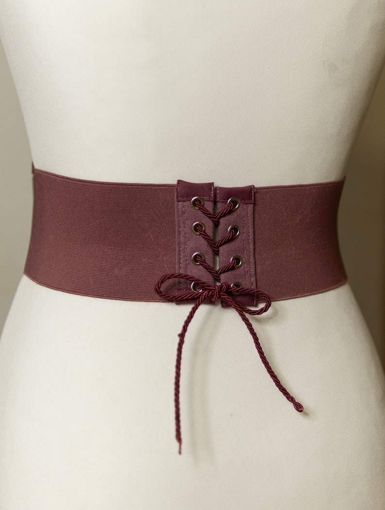 Ceinture corset en lin brodé image 5