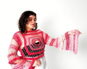 Suéter vegano de ganchillo esponjoso en color rosa.