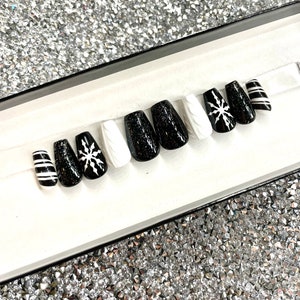 Black Christmas Press On Nails, Snowflake, Sweater Nails