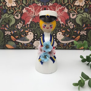 装飾用の木製の学生の置物 / スウェーデン / ヴィンテージ / 手工芸品