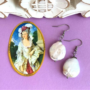 elegant earrings made of flat round Keshi baroque cultured pearls 23x19x5mm