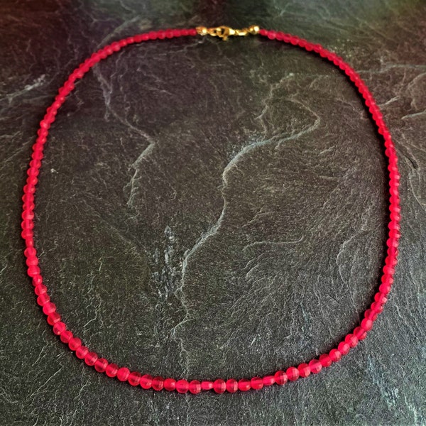 Natural genuine ruby in excellent color (undyed!) - Necklace: just pure rubies