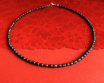 véritables perles de culture noires - non teintes, avec un bel éclat - collier délicat :-)