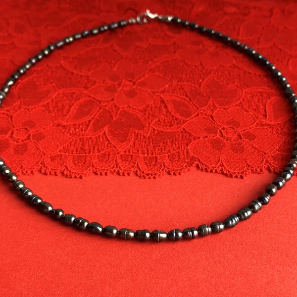 real black cultured pearls - undyed, with a beautiful shine - delicate necklace :-)