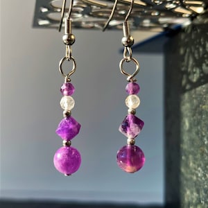 Amethyst earrings: rhombus cut, round & faceted - graceful beauties in violet