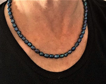 Collier : véritables perles de culture avec un éclat bleu foncé magique (non teintées)