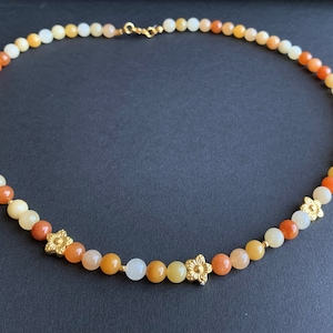 Genuine jade (topaz jade) in sunny shades, delicate necklace made of 6 mm pearls with flowers :-)