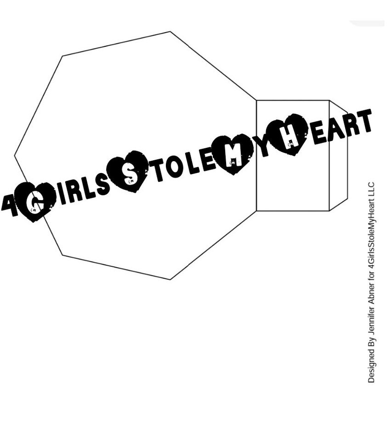 Puede incluir: Un dise&ntilde;o imprimible en blanco y negro de un coraz&oacute;n con el texto "4 Girls Stole My Heart" en forma de coraz&oacute;n. El dise&ntilde;o es para una tarjeta imprimible o un proyecto de manualidades.