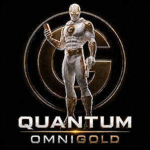 Può includere: Una figura di personaggio a figura intera in un costume bianco e oro con maschera, che tiene in mano un lingotto d'oro e una pistola. Il petto presenta un emblema circolare con la lettera G. Il testo QUANTUM OMNIGOLD è in lettere metalliche.