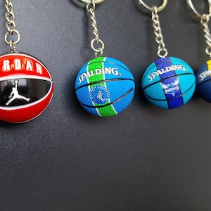 NBA Trousseau Accessoires de basket-ball, Cadeau d’anniversaire, Idées cadeaux, Porte-clés vintage, Porte-clés portefeuille, Clip porte-clés, Porte-clés gravés