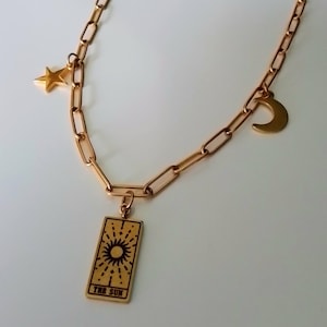 Colar com pingente de carta de tarô Sol, Lua e Estrela