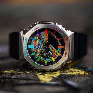 1 de 1 Limitado / Pintado a mano por el artista G-SHOCK GM-2100 Rainbow Chaos Steel