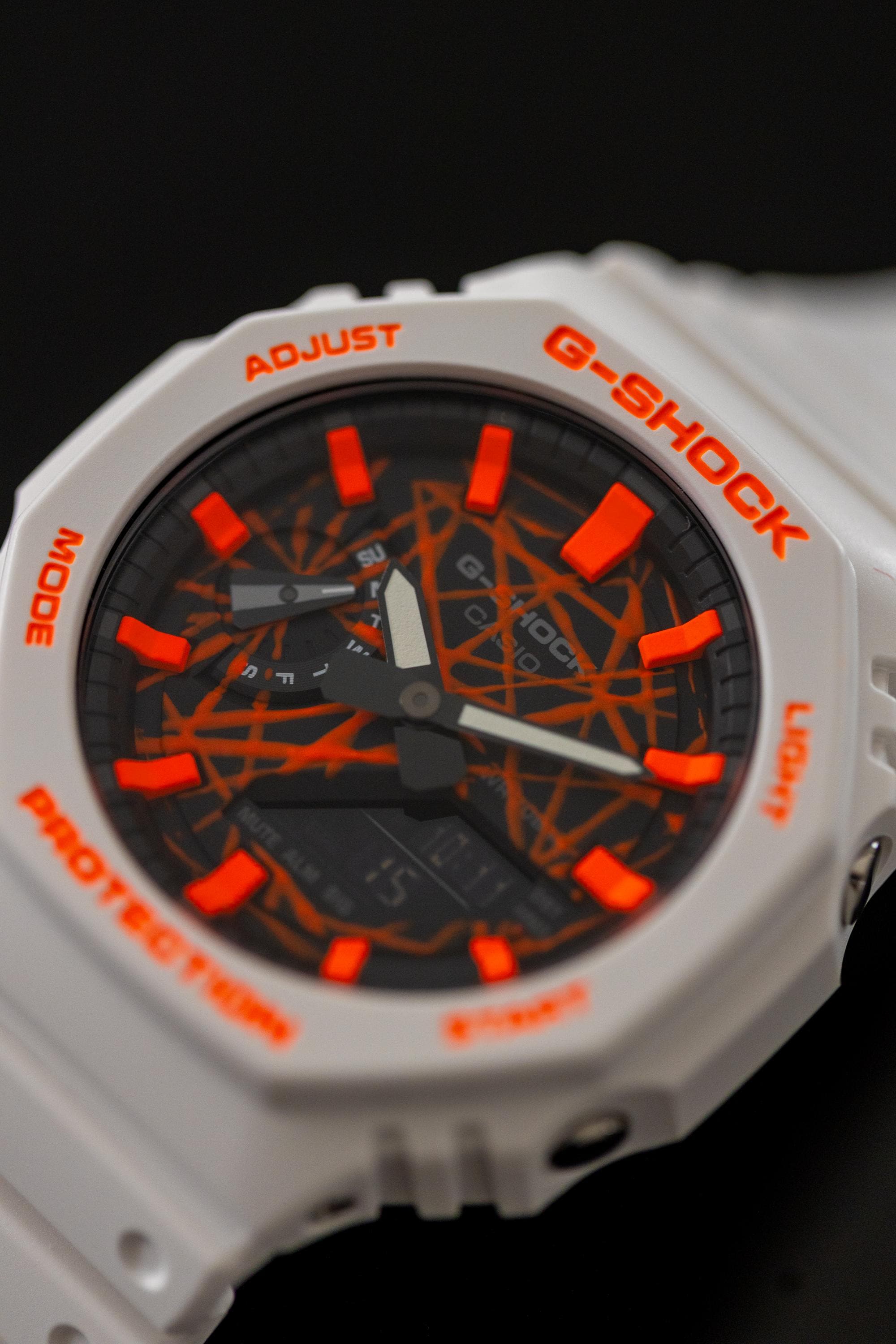 限定15台｜ハンドペイント CasiOak ネオンオレンジカオス｜GA-2100 