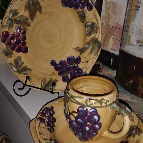 SOLD Do NOT purchase collectible Noble Excellence 16 PC set Meritage Grapes Scalloped Dinnerware