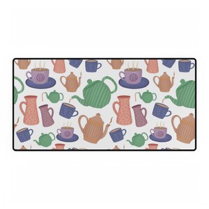 Puede incluir: Un fondo blanco con un patrón repetido de teteras, tazas de té y platillos en varios colores, incluyendo verde, rosa, morado y marrón. Las tazas de té tienen vapor saliendo de ellas, y las teteras tienen picos.