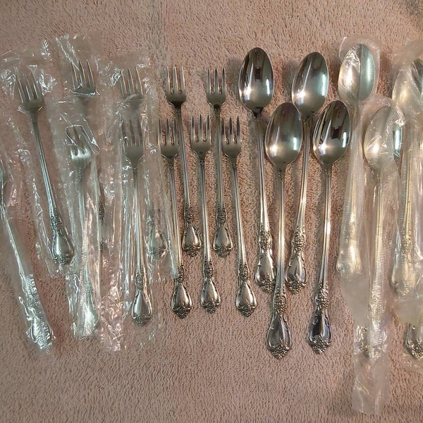LOT Oneida Distiction Deluxe KENNETT SQUARE Stainless Seafood Forks & Tea Spoons